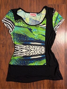 Tango Mango Women’s Green & Black Scoop Neck Printed Top
